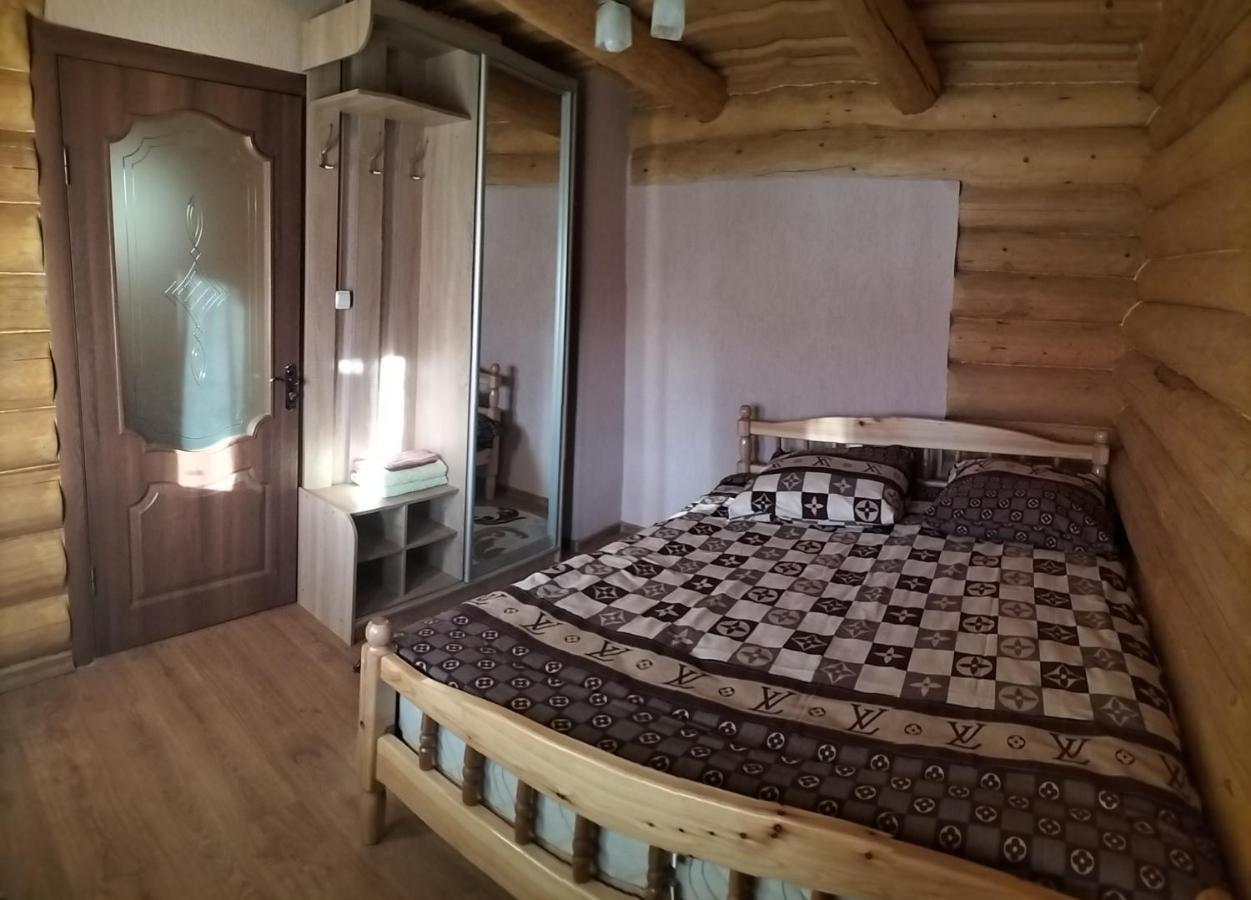 "Бджілка" І " Садиба Для Відпочинку" Lyuta Esterno foto