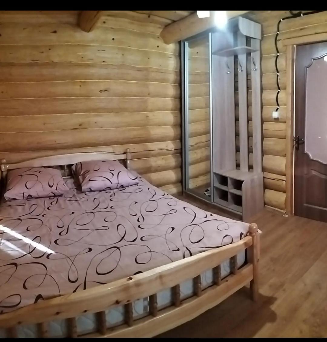 "Бджілка" І " Садиба Для Відпочинку" Lyuta Esterno foto
